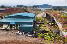 Chất thải bủa vây cây cầu đẹp nhất tỉnh Quảng Ninh