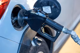 Người phụ nữ đổ xăng miễn phí suốt 6 tháng nhận kết đắng