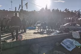 Toàn cảnh vụ đánh bom gần mộ tướng Iran, hàng trăm người thương vong