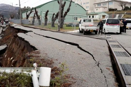 Choáng với hình ảnh mới nhất về trận động đất gây sóng thần ở Nhật Bản