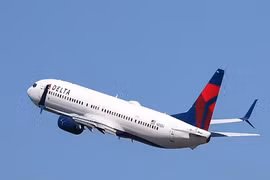 Máy bay chở 141 người quay đầu giữa không trung vì sự cố