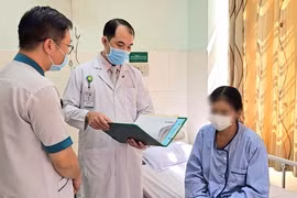 U quái khiến người phụ nữ đi tiểu ra tóc nguy hiểm sao?