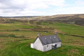 Khám phá gây sốc về ngôi nhà tiền tỷ biệt lập giữa cao nguyên