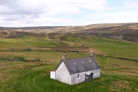 Khám phá gây sốc về ngôi nhà tiền tỷ biệt lập giữa cao nguyên