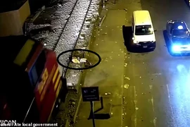 Bị tàu đâm khi ngủ trên đường ray, thanh niên sống sót kỳ diệu