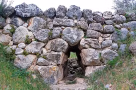 Cận cảnh cây cầu cổ hơn 3.000 năm tuổi nay vẫn sử dụng