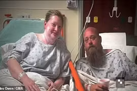 Sống sót sau 38 giờ trôi dạt giữa vùng biển đầy cá mập