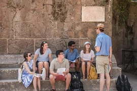 10 ngôn ngữ không còn nhưng vẫn ảnh hưởng đến xã hội hiện đại