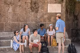 10 ngôn ngữ không còn nhưng vẫn ảnh hưởng đến xã hội hiện đại