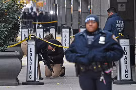 Hiện trường vụ CEO UnitedHealthcare bị bắn chết ngoài khách sạn