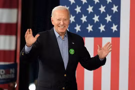 Tổng thống Biden giành đủ phiếu bầu để thắng đề cử 