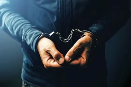 Rúng động vụ anh trai sát hại em gái trước mặt người thân