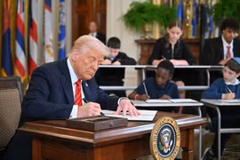 Tổng thống Trump ký sắc lệnh giải thể Bộ Giáo dục Mỹ