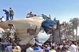 Hình ảnh tai nạn tàu hỏa thảm khốc ở Ai Cập