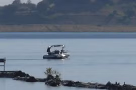 Sống sót kỳ diệu sau gần 2 tháng trôi dạt giữa biển