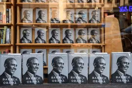 Viết sách, hồi ký giúp ông Obama thu nhập khủng