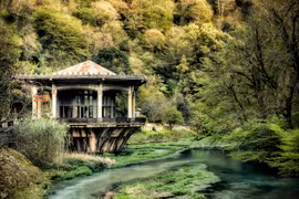 Loạt hình sửng sốt về những tòa nhà bỏ hoang trên thế giới