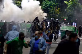 Serbia hỗn loạn giữa đại dịch COVID-19