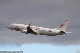 Máy bay hạ cánh khẩn cấp vì hành khách đột tử