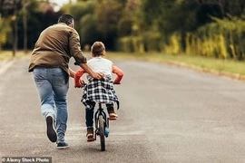 Hy hữu cụ bà U90 bị xe đạp tông tử vong trong công viên