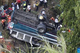 Hiện trường vụ tai nạn xe buýt kinh hoàng khiến 51 người chết