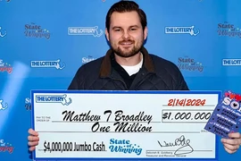 Được mẹ tặng vé số dịp Valentine, bất ngờ trúng 1 triệu USD