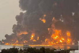 Israel dồn dập không kích lực lượng Houthi ở Yemen