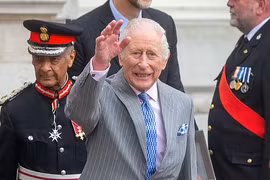 Vua Charles phải nhập viện, sức khỏe hiện ra sao?