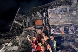 Người dân Gaza đổ ra đường ăn mừng sau khi Israel-Hamas ngừng bắn