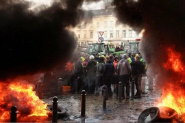 Toàn cảnh làn sóng biểu tình của nông dân khắp Châu Âu