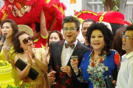 MC Thanh Bạch lần đầu tiết lộ lý do tổ chức đám cưới 10 lần với 'bà trùm' Thúy Nga