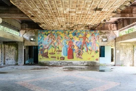 Bên trong khu nghỉ dưỡng sang trọng bị bỏ hoang, đổ nát của Liên Xô cũ