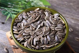 Chớ dại ăn hạt hướng dương theo 2 cách này kẻo hại gan, thận