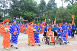 100 cặp đôi rạng rỡ tại lễ cưới tập thể trong ngày Quốc khánh