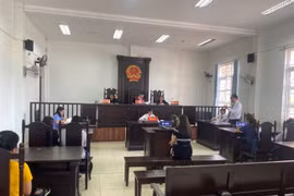 Xén tóc, xởn lông mày tình địch, người đẹp lãnh án