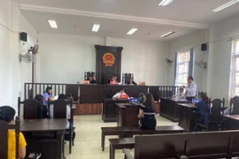 Xén tóc, xởn lông mày tình địch, người đẹp lãnh án