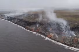Ngọn đồi tự bốc khói liên tục hàng nghìn năm ở Canada