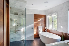Phòng tắm nhỏ mà sang xịn chẳng kém gì spa nhờ thiết kế đẹp xuất sắc