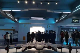 TQ khoe mẫu tàu sân bay siêu tưởng, chế áp không gian