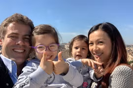 Cuộc sống bình yên trên nước Ý của HH sở hữu biệt thự dát vàng