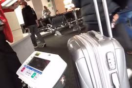 Du khách giả vờ mang thai để không phải trả phí hành lý