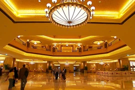 Bên trong khách sạn dát vàng 3 tỷ USD ở Abu Dhabi