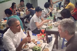 Vợ chồng ông Obama ăn phở bò, cơm thịt kho, chả giò khi đến TP.HCM