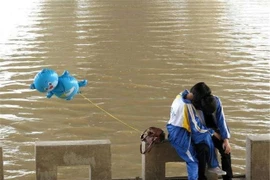 Phát hiện con gái 12 tuổi có người yêu, cha mẹ nên làm gì?