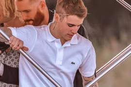 Justin Bieber lấy lại vẻ ngoài phong độ trong ngày cưới
