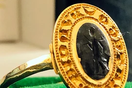 Món đồ cũ kỹ ngỡ thứ vứt đi bất ngờ đáng giá cả gia tài