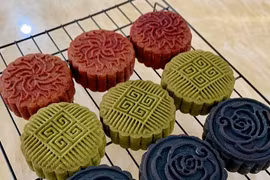 Bánh trung thu tinh than tre, cua huỳnh đế tràn chợ mạng, đủ mức giá