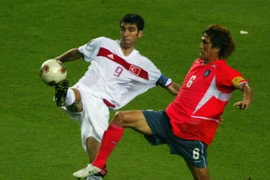 Siêu sao bóng đá giàu có một thời, giờ làm xe ôm kiếm tiền