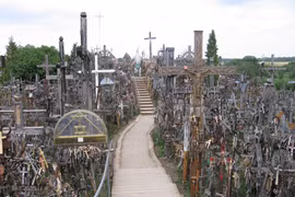 Mê cung 200.000 thánh giá bí ẩn trên ngọn đồi rợn tóc gáy