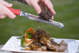 Loại nguyên liệu nấu ăn chỉ dành cho giới siêu giàu, giá 7000 USD/kg